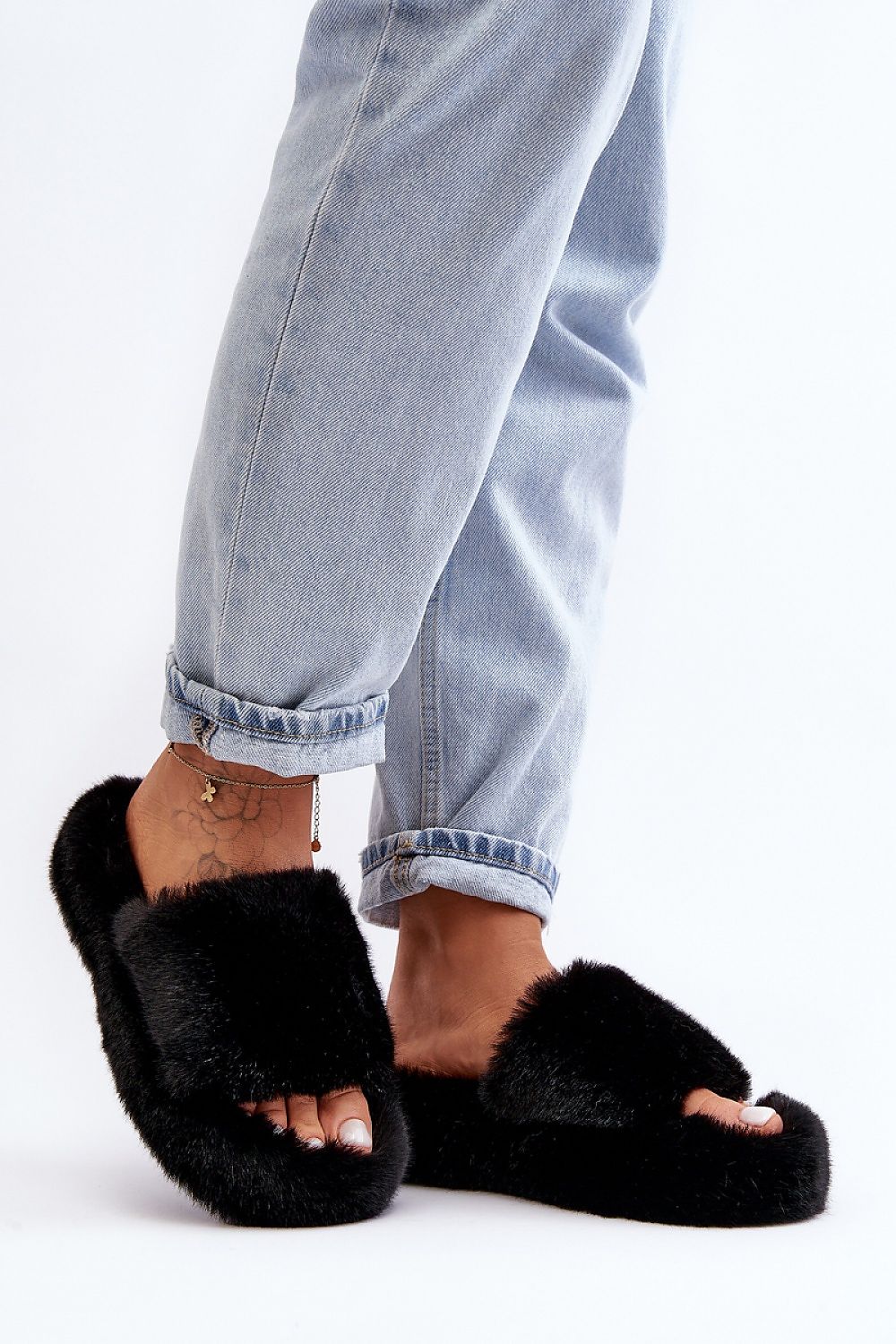 Slippers model 190673